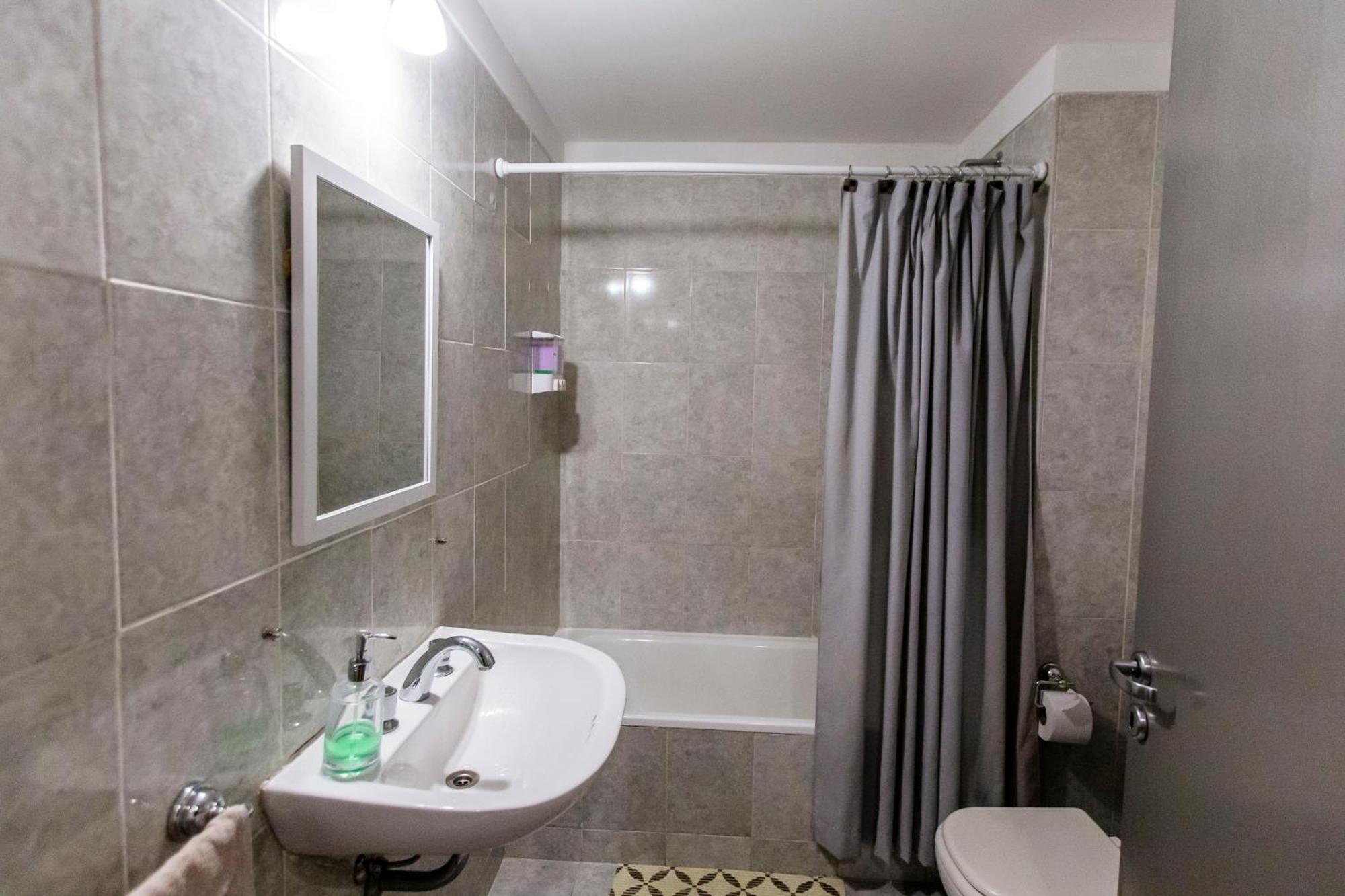 Excelente Ubicacion Y Conexiones! Zona Shopping Abasto Apartment Buenos Aires